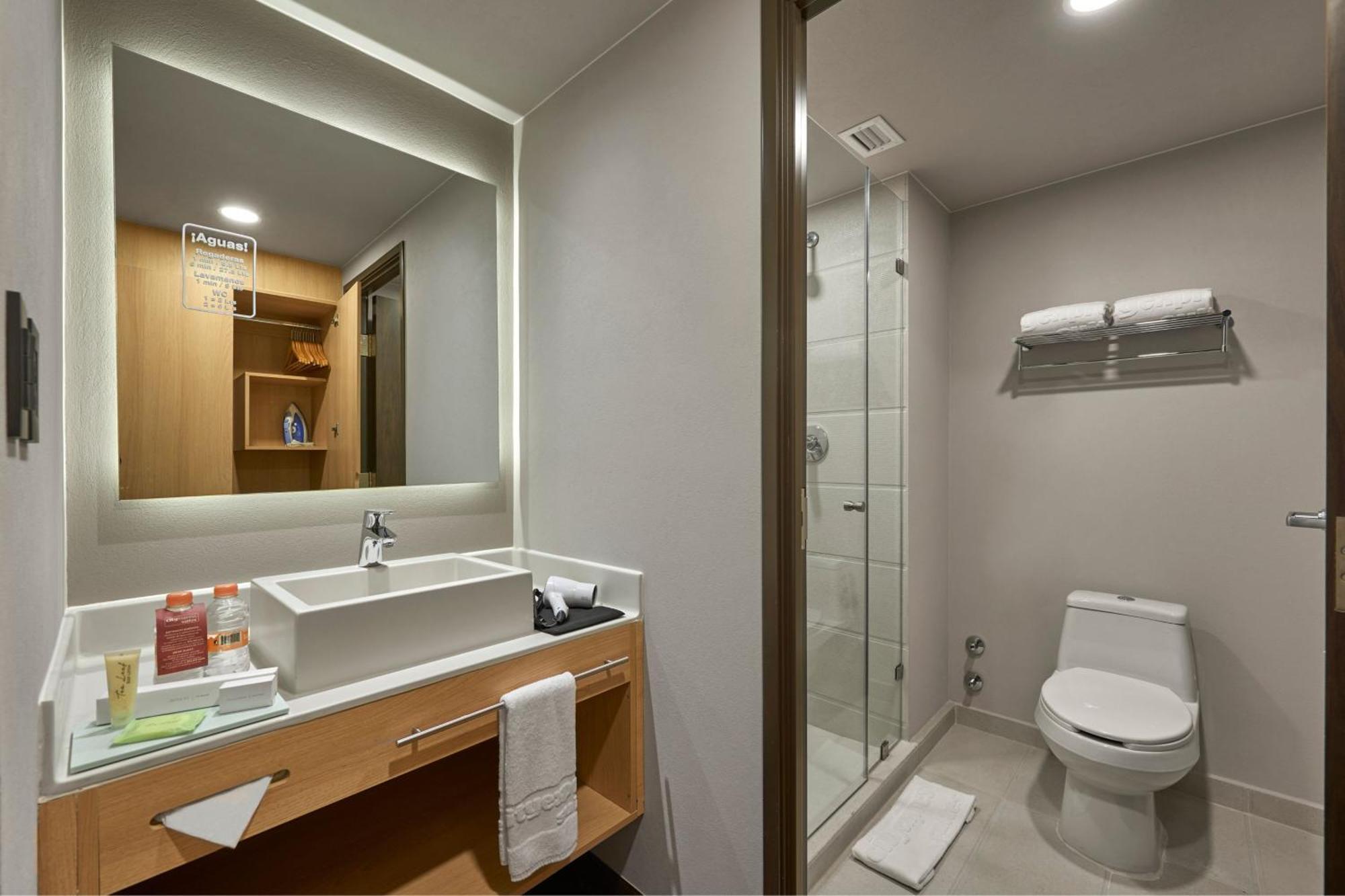Alfredo V. Bonfil City Express Suites By Marriott Cancun Aeropuerto מראה חיצוני תמונה
